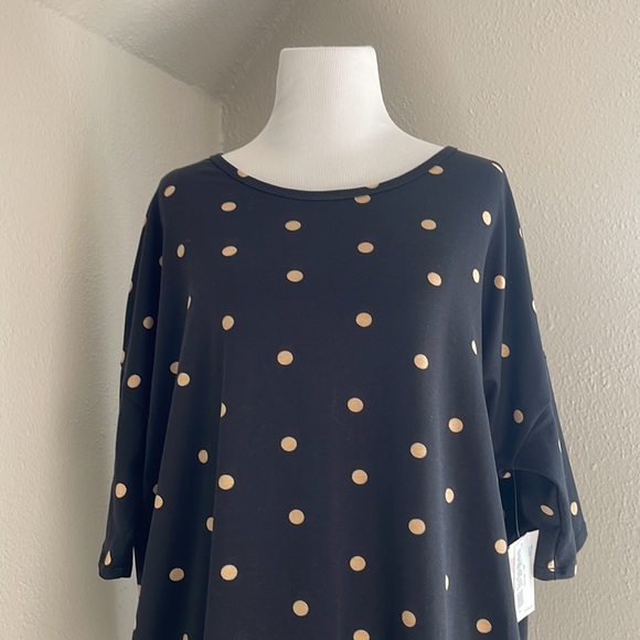 🆕NWT LuLaRoe Irma Polka Dots High-Low Top - Picture 3 of 5